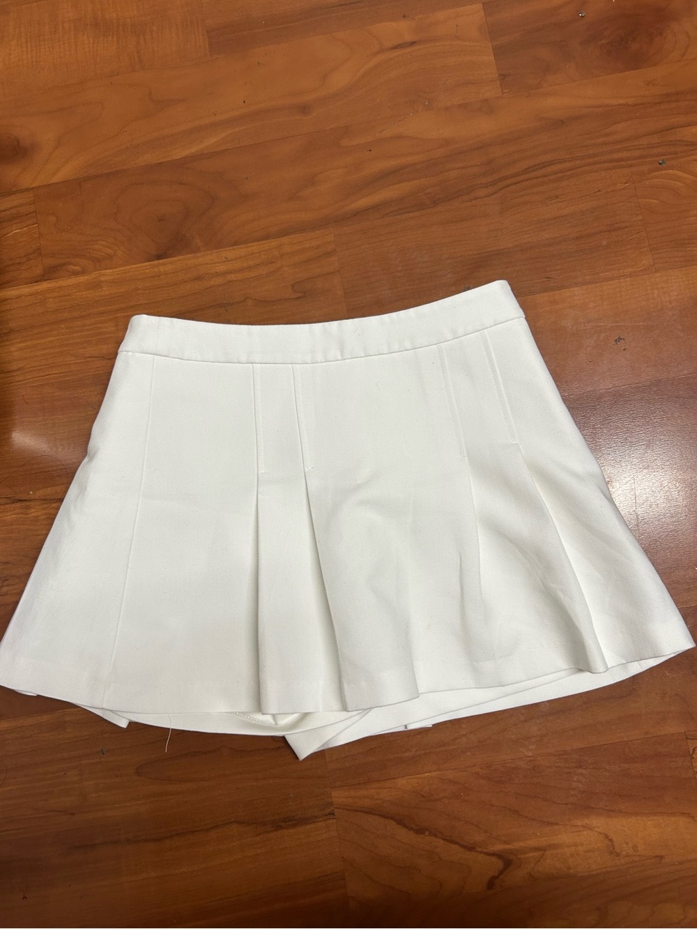 Zara Women’s White Pleated Skirt